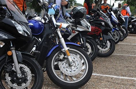 can motorcycles park in car spaces|The Complete Guide to Motorcycle Parking: Insights on Laws & Etiquette.